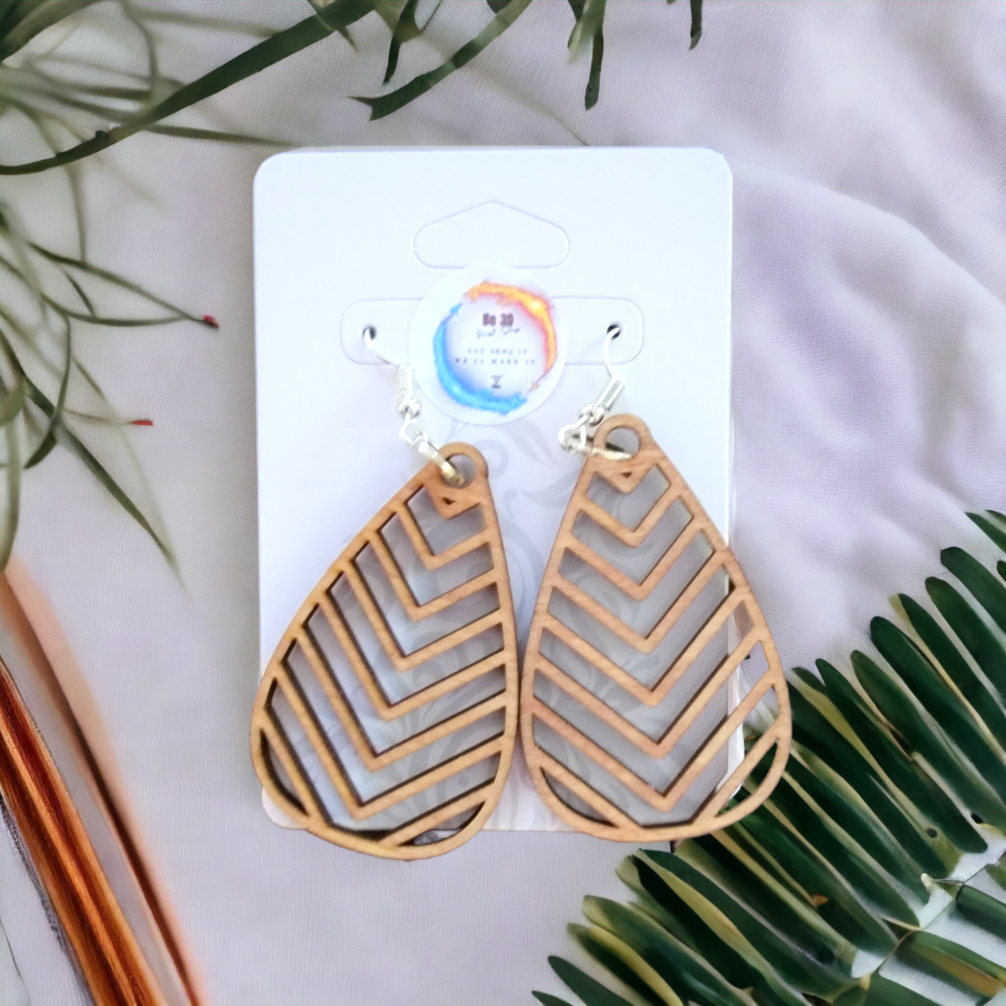 Pendientes de madera cortados con láser