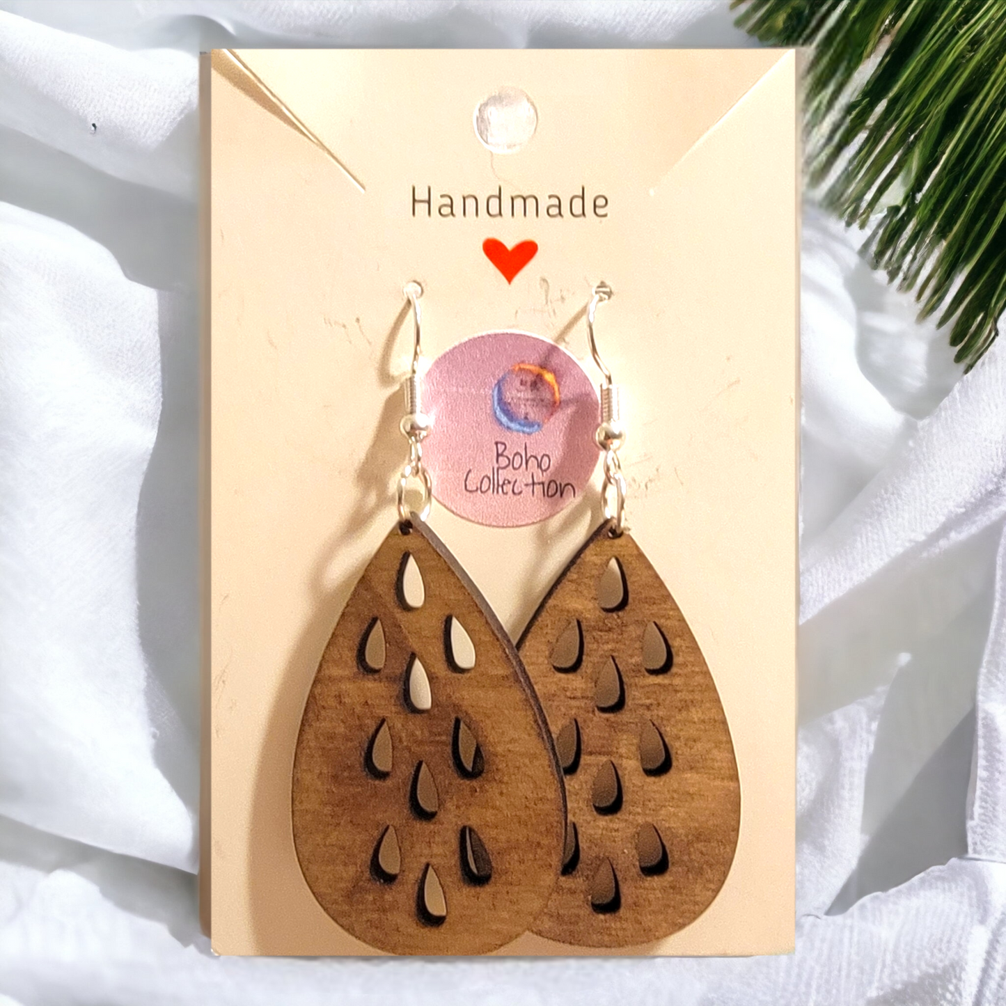 Pendientes de madera cortados con láser