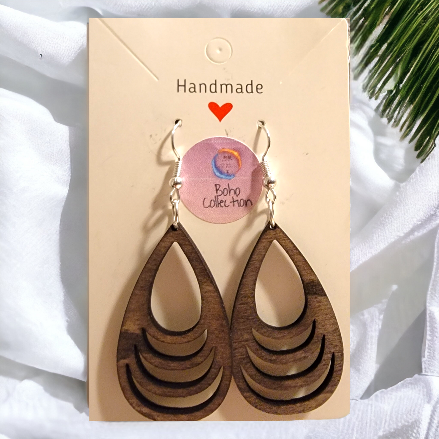 Pendientes de madera cortados con láser