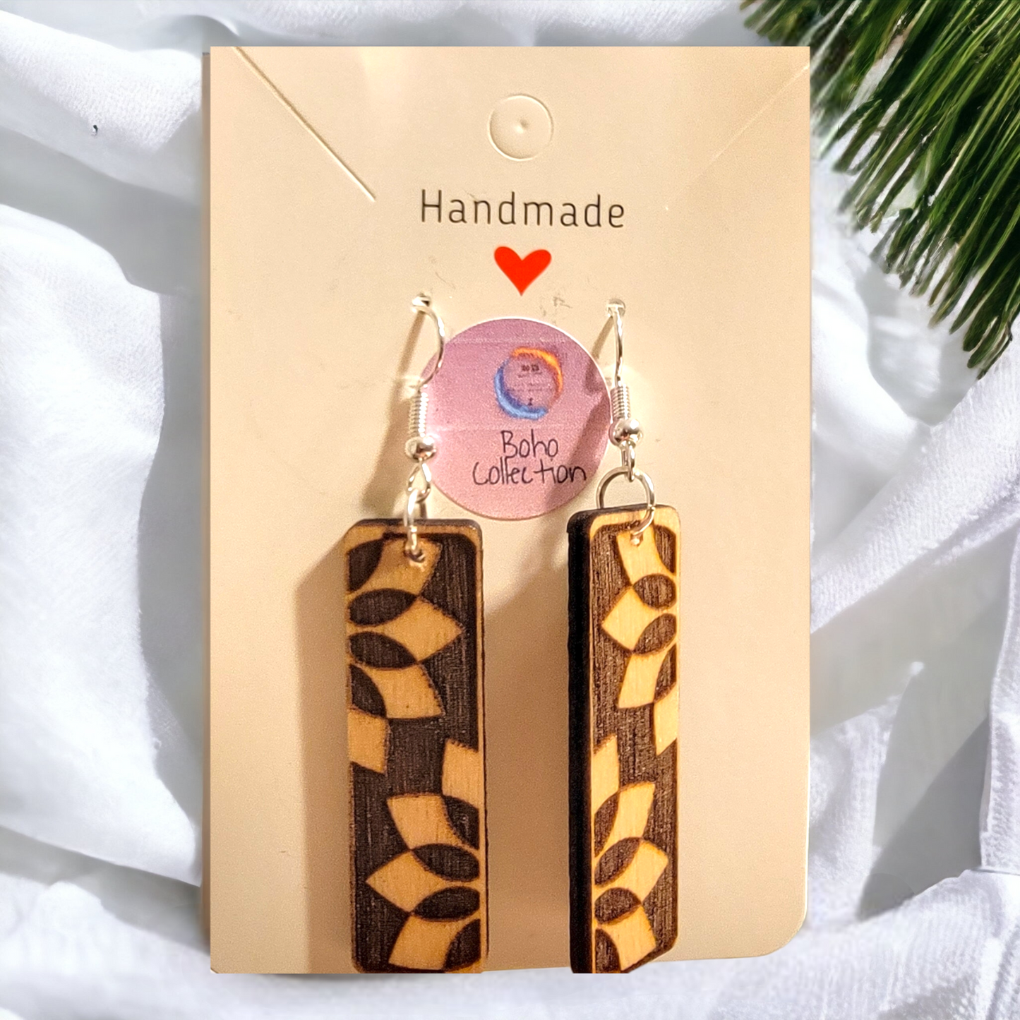 Pendientes de madera cortados con láser