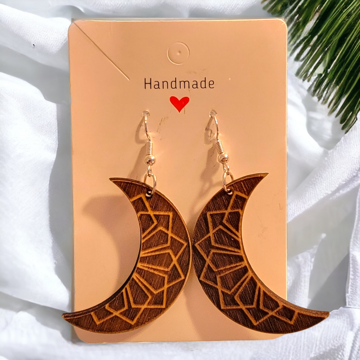 Pendientes de madera cortados con láser